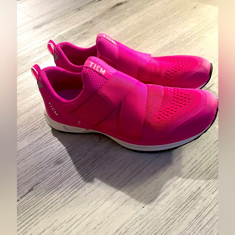 Like new- Hot Pink Slip-On Athletic stationary cycling Shoes. In original box.